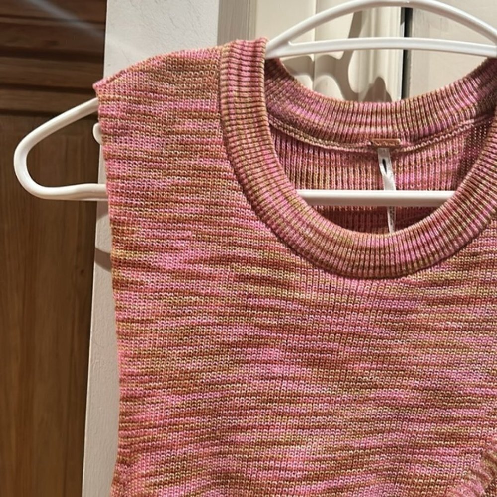 NWOT FREE PEOPLE medium Miami nights knit top light weight - Picture 6 of 13
